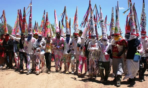 El Areté Guasu ilumina el Chaco con su carnaval indígena