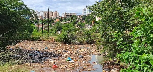 Clausuran empresa textil por contaminar arroyo Acaraymí