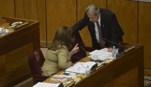 Ovelar enfrenta a Galaverna por libertad de expresión