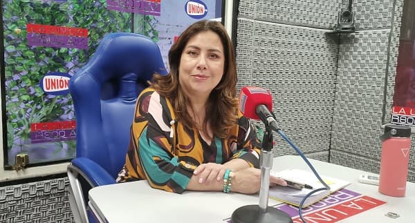 Asesora de Dionisio Amarilla compagina radio y Congreso sin horario fijo