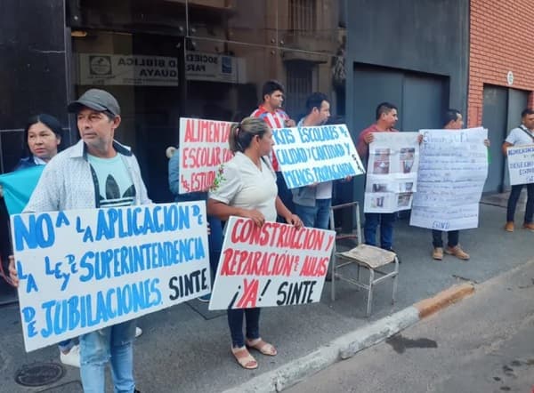 Docentes protestan por falta de recursos e infraestructura a días del inicio de clases