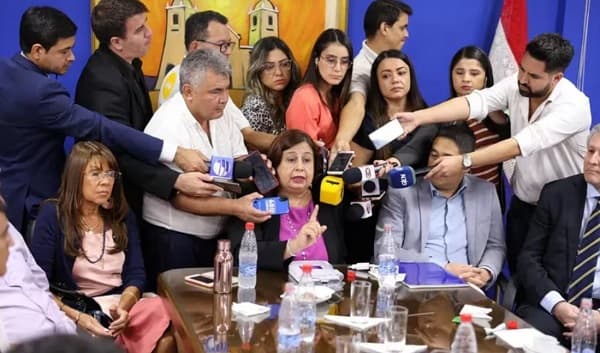 Frente Democrático pide levantar sesión y denuncia falta de compromiso con la democracia