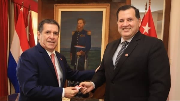 Cartismo incorpora a referente libertario que trajo a Milei y adopta posturas anti progresistas