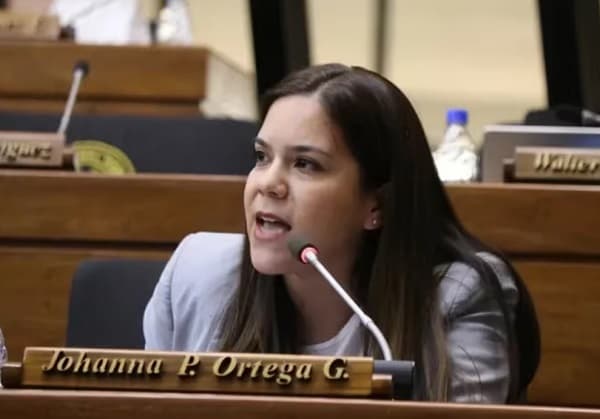 Diputada cuestiona falta de convocatoria en reunión opositora