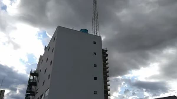 Meteorología pronostica un día con temperaturas en ascenso y cielo mayormente nublado.