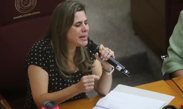 Fiscalía recomienda a la CSJ declarar inconstitucional destitución de Kattya González