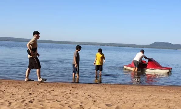 Alerta en Ypacaraí: Contaminación impide uso recreativo