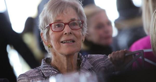 Profesora dona USD 1.000 millones para pagar matrículas perpetuas en facultad de medicina