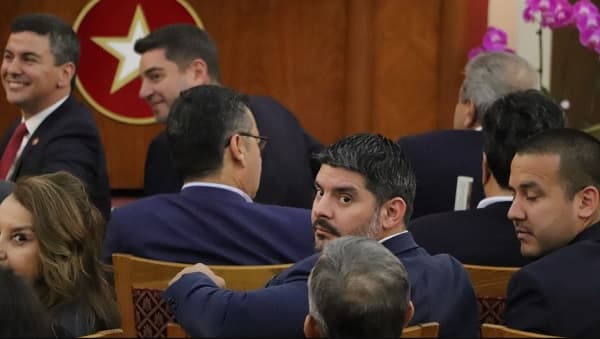 Nenecho paraliza venta de tierras y analiza proyecto de viviendas sociales