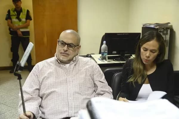 Paraguayo Cubas enfrentará juicio oral por disturbios frente al TSJE tras elecciones