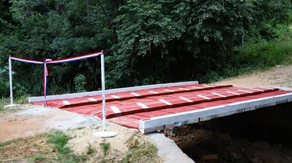 Gobernación repara precario paso de madera por 43 millones de guaraníes en Coronel Oviedo