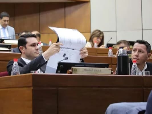 Anulan imputación contra senador Hernán Rivas