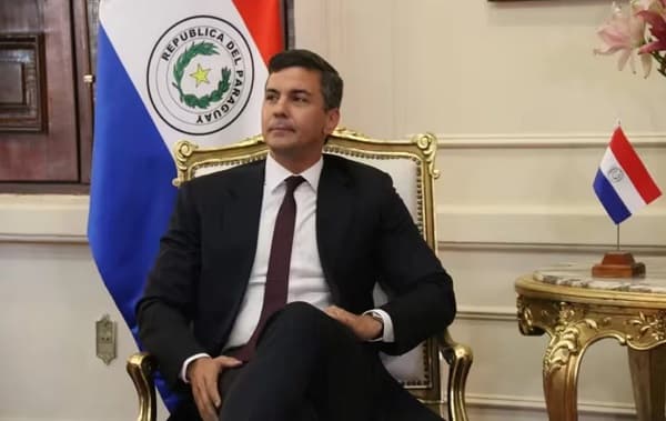 Joven crea canción crítica a Santiago Peña usando IA