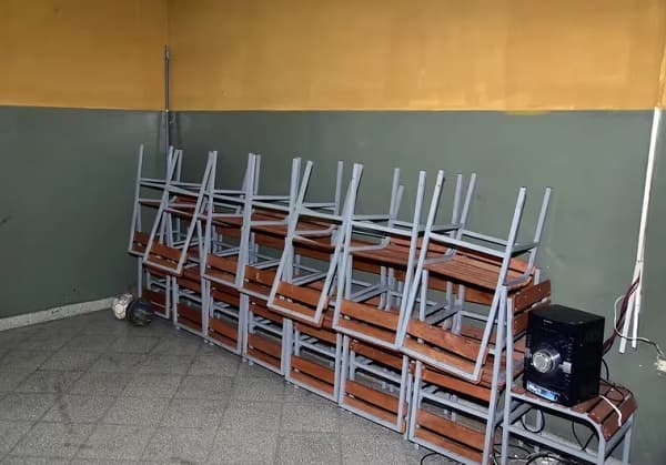 Municipalidad de Asunción entrega sillas, pero olvida las mesas