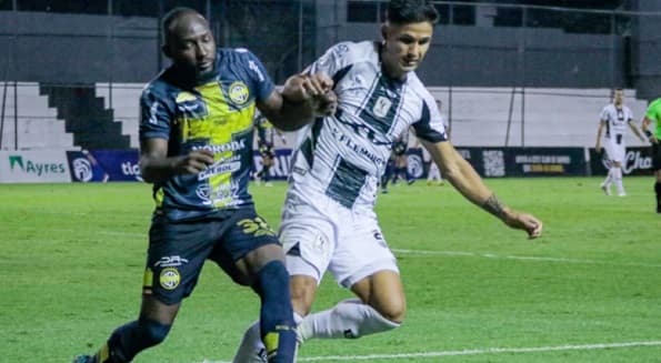 Tacuary celebra su primer triunfo en el Apertura