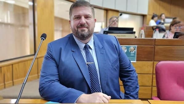 Kemper justifica su retorno a la ANR y niega estafa