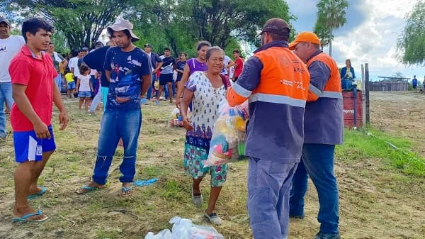 Asistencia llega a Bahía Negra tras un mes de aislamiento