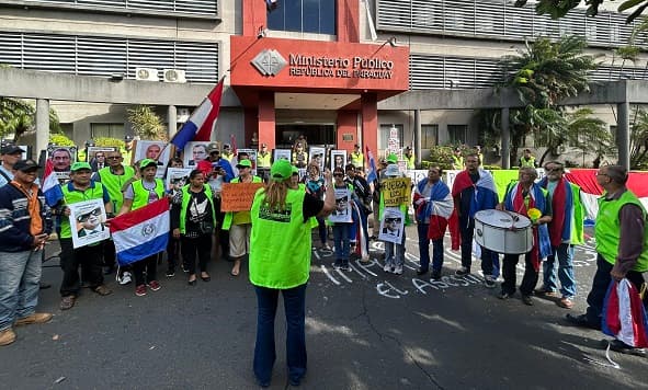 Ciudadanos exigen a fiscal general avanzar en causas de corrupción