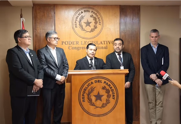 ANDE: Préstamos, obras y fondos sociales para “mejorar” el servicio