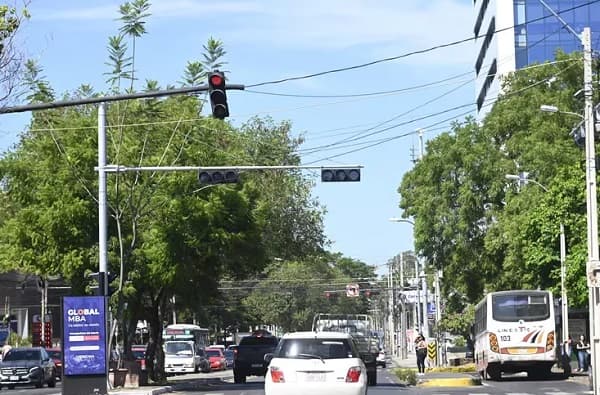 Controversia en Asunción por multas en semáforos amarillos