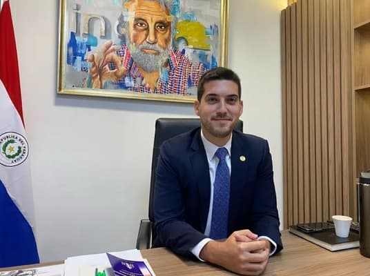 Diputado propone recortar publicidad estatal para equipar escuelas