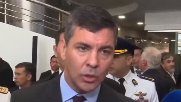 Presidente Santiago Peña respalda restitución de fueros a senadores investigados