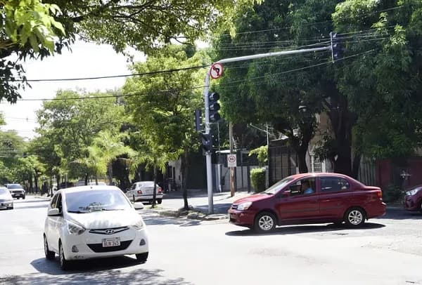 Semáforos nuevos generan caos vial en Asunción bajo gestión de Nenecho