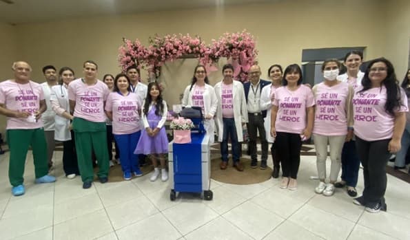 Celebran 15 años de paciente conectada a corazón artificial