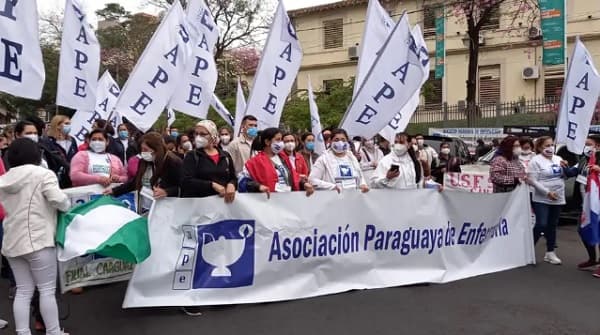 Enfermeras exigen desprecarización laboral en movilización nacional