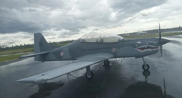 Avión Tucano obligado a aterrizar por falta de permiso