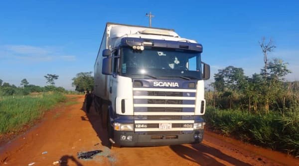 Piratas asaltan y roban camión de encomiendas en San Pedro