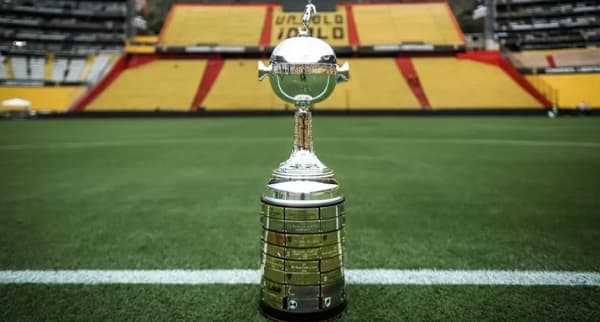 Equipos paraguayos enfrentan desafíos en copas internacionales