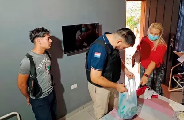 Empleados de farmacia detenidos por robo y venta ilegal en Facebook