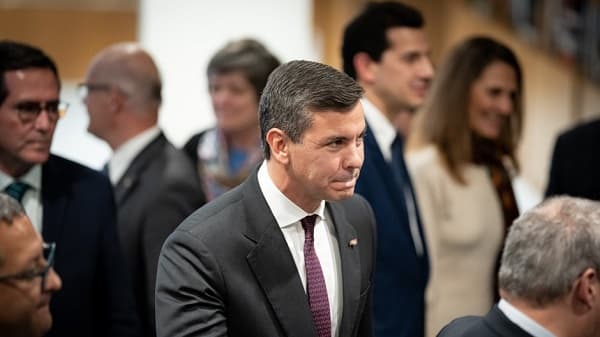 Peña rechaza “chantaje” de empresarios ante amenaza de paro