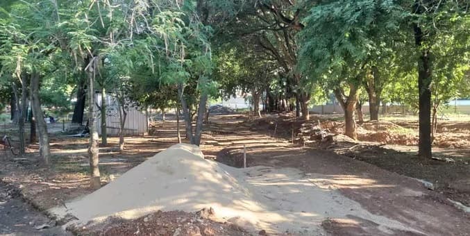 Extranjera critica lentitud en obras de plaza capitalina Naciones Unidas