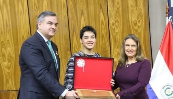 Aye Alfonso recibe premio y revela sorpresas para Factor X