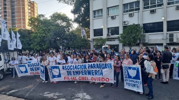 Enfermeros exigen mejoras laborales en manifestación nacional