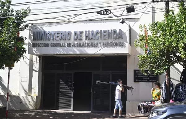 Caja Fiscal: ciudadanos subsidian jubilaciones de funcionarios públicos con sus impuestos