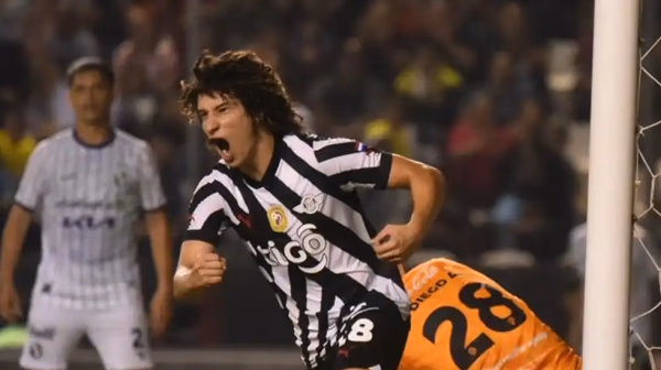 Libertad se recupera y mantiene viva la pugna por el título