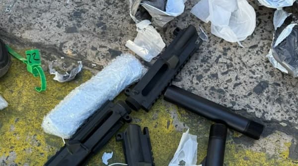 Incautan piezas de armamento camufladas como mercaderías en aeropuerto de Asunción