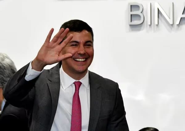 El presidente Santiago Peña planea dos nuevos viajes en mayo