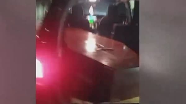 Conductor de coche fúnebre abandona vehículo y difunto en plena calle en Cambyretá