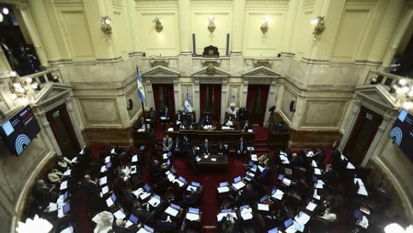 Senado argentino aprueba con cambios la Ley de Bases