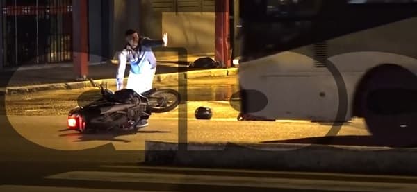 Heroico delivery salva a motociclista de ser arrollada tras accidente