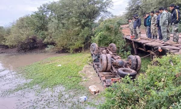 Tragedia en Lagerenza: Camión militar cae de puente precario
