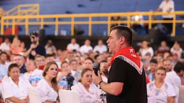 Bases coloradas desafían unidad impuesta por Cartes