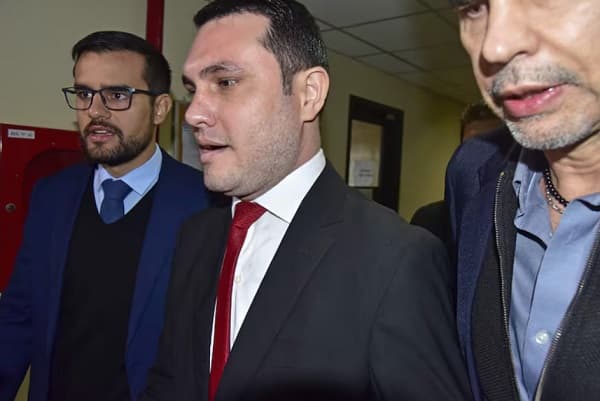 Fiscalía solicita sobreseimiento provisional para el senador Hernán Rivas