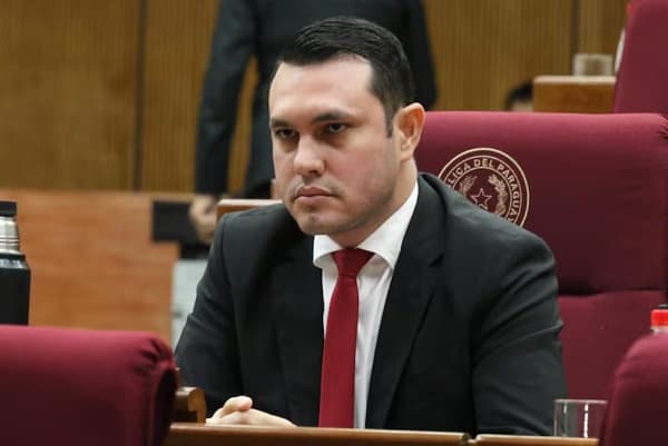 Fiscalía rechaza plazo de 11 días otorgado por juez para acusar a Hernán Rivas