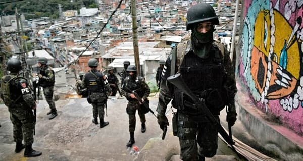 Fuerzas policiales ingresan a 10 favelas de Río de Janeiro