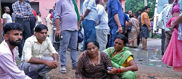 Tragedia en India: Estampida deja al menos 116 muertos